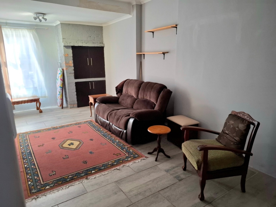 4 Bedroom Property for Sale in Oakdale Western Cape